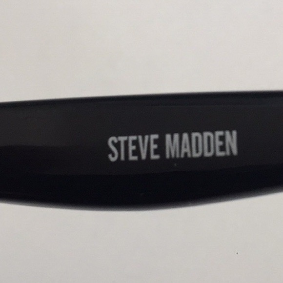 Steve Madden Sunglasses - Picture 4 of 5